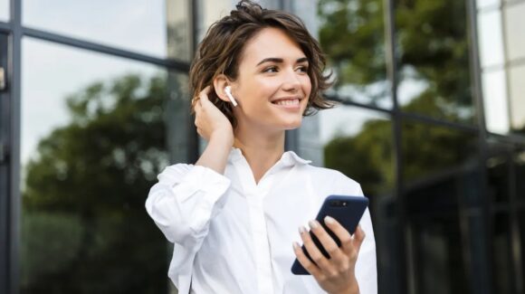 ¡Escuchar es la nueva forma de leer! Cuatro apps que transforman tu celular en un narrador personal