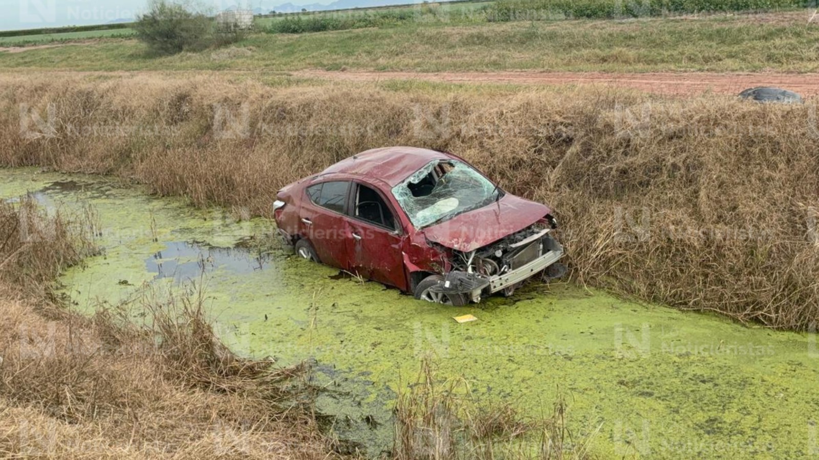 Mujer resulta lesionada tras accidente en El Fuerte