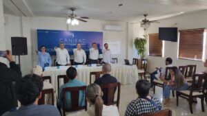 Paúl Ahumada Cervantes repite en la presidencia de la Canirac Guasave