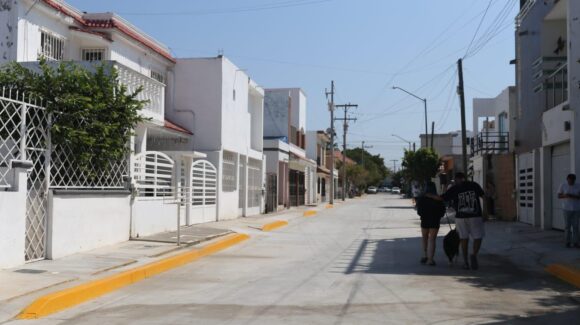 Con una inversión de más de 2.5 mdp, vecinos estrenan obra en la calle Albert Einstein de Villa Satélite, en Mazatlán