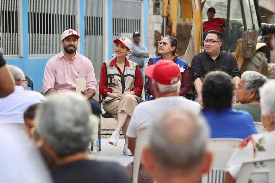 Trabajos de pavimentación en la Lico Velarde de Mazatlán