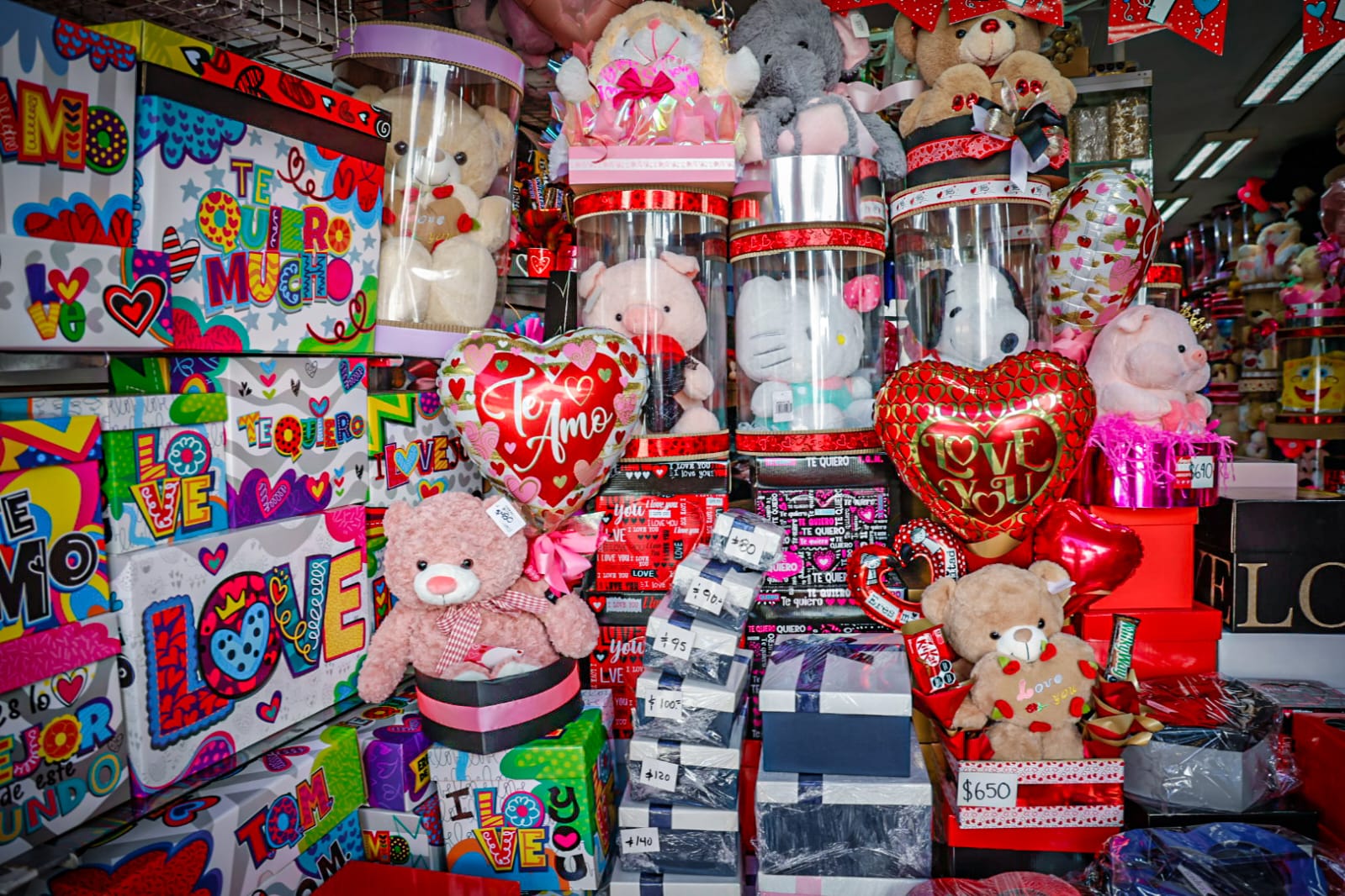 Empaques y peluches en el Centro de Culiacán