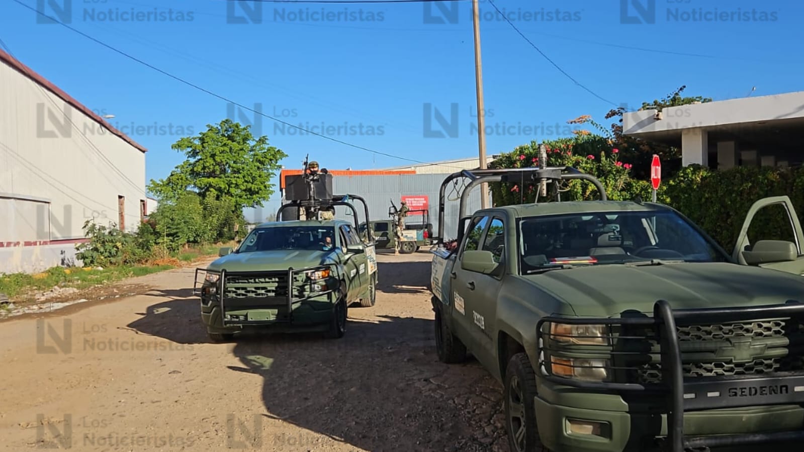 Personal del Ejército resguardando lugar