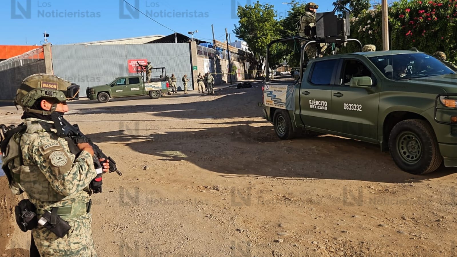 Personal del Ejército resguardando lugar