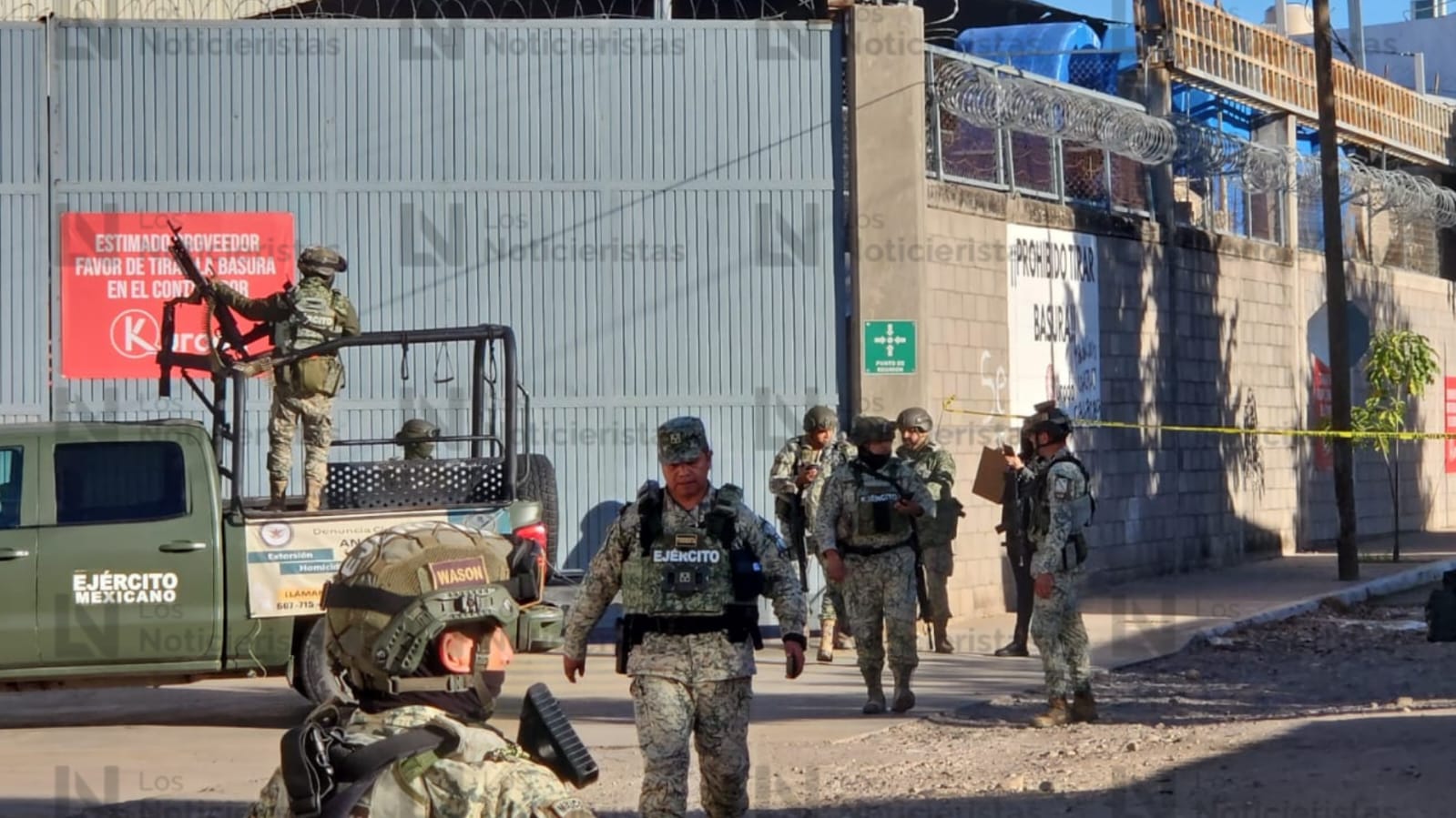 Personal del Ejército resguardando lugar