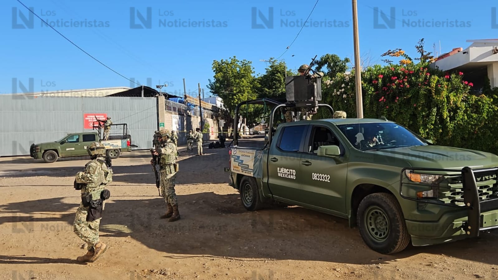 Personal del Ejército resguardando lugar