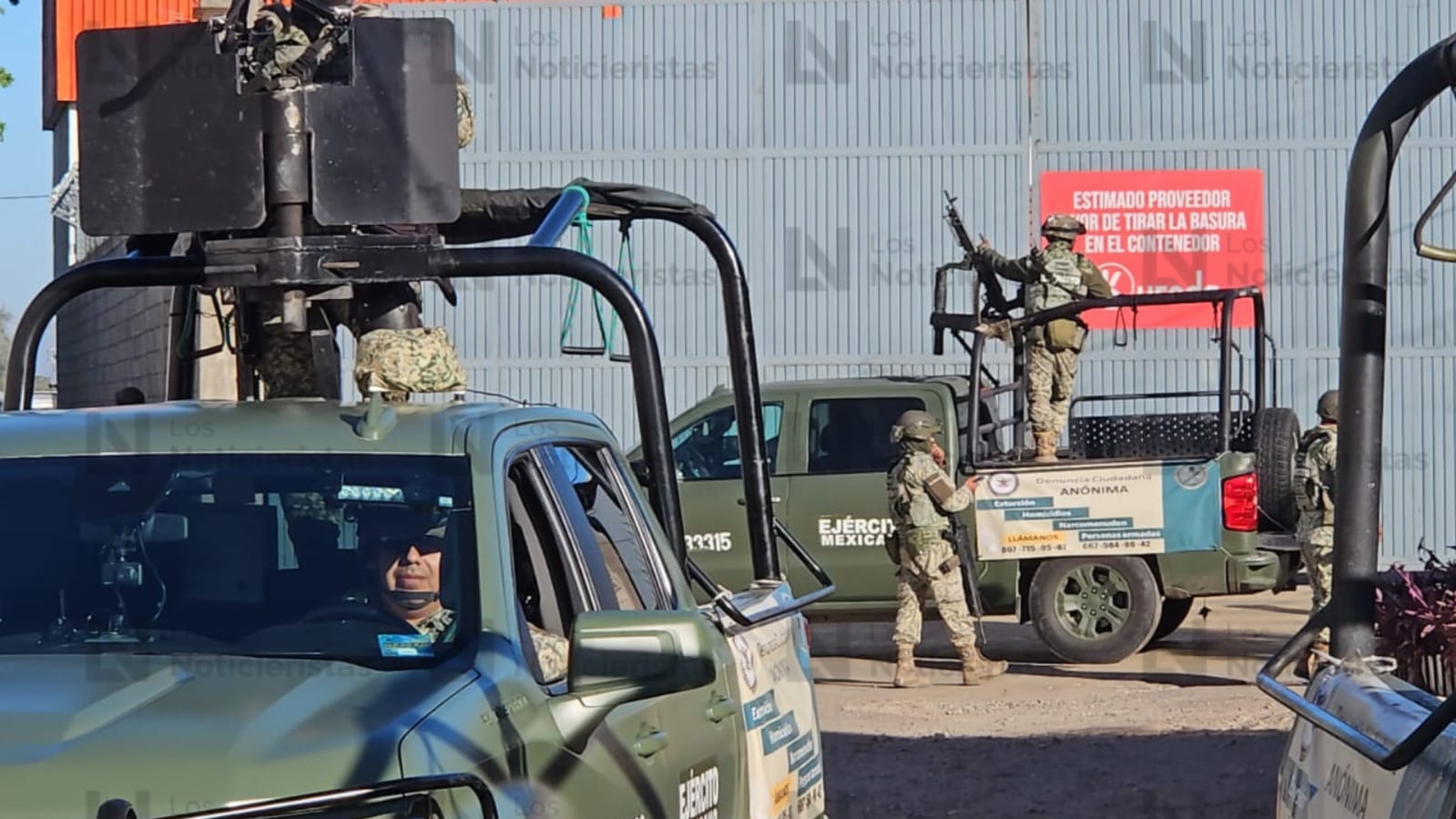 Personal del Ejército resguardando lugar