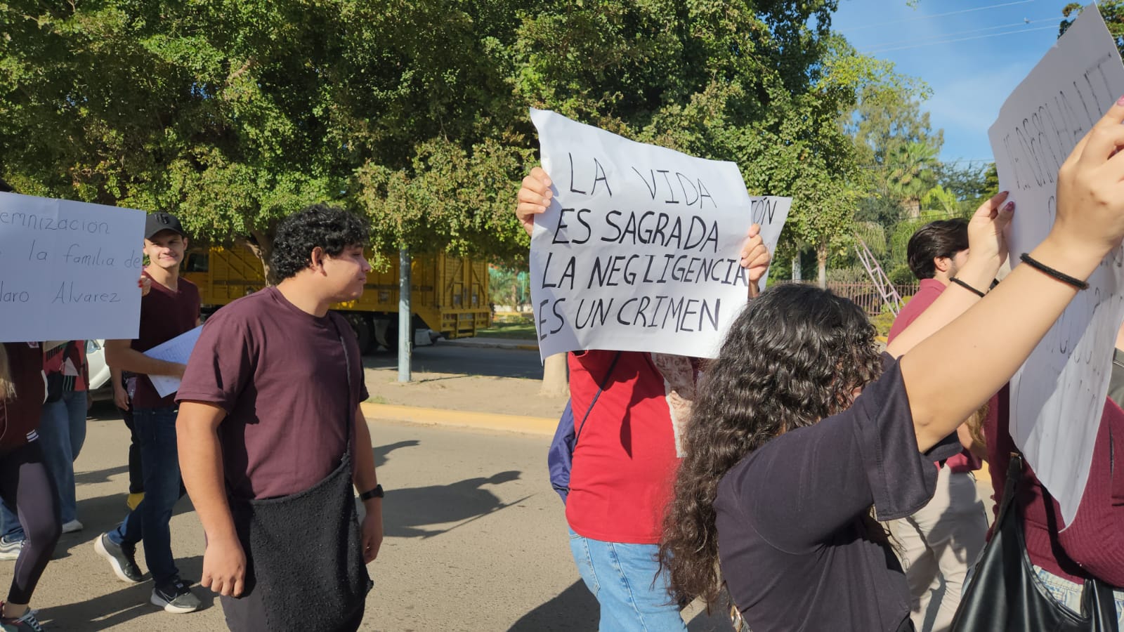 Exigen justicia e indemnización por fallecimiento del profesor Píndaro