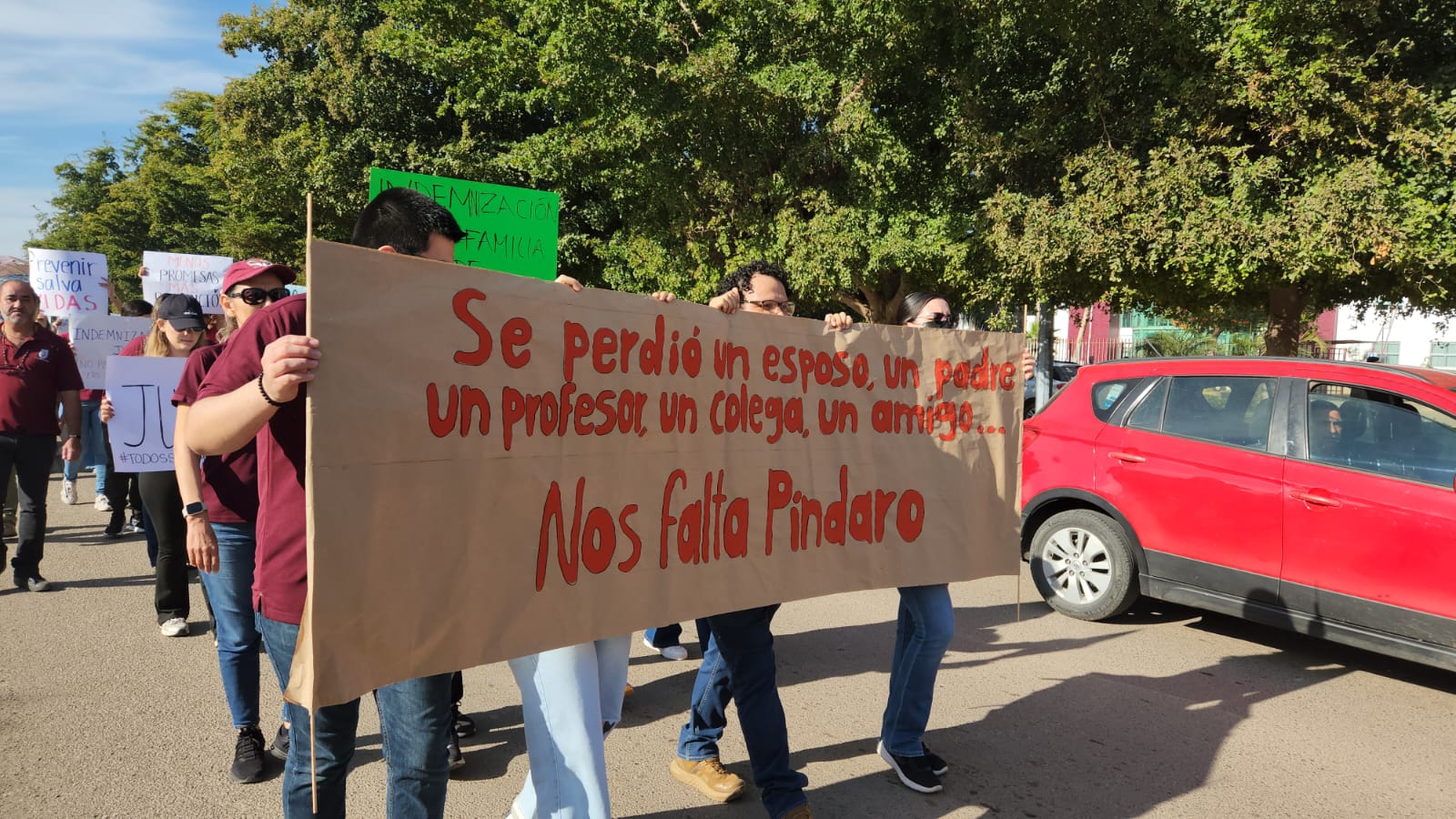 Exigen justicia e indemnización por fallecimiento del profesor Píndaro