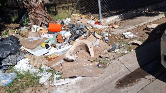 Llaman a Servicios Públicos de Ahome para limpiar parque en fraccionamiento Conquistadores de Los Mochis, Sinaloa