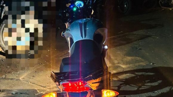 Policía en Mazatlán, Sinaloa asegura motocicleta en estado de abandono y sin hallar al propietario