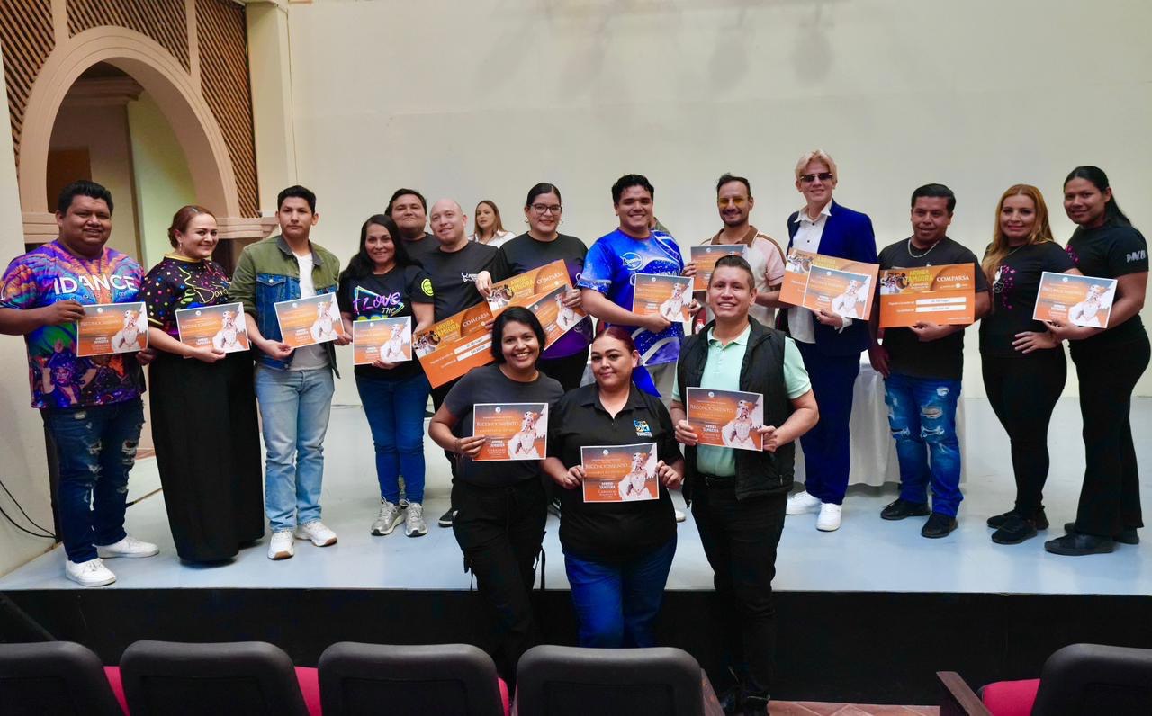 Cultura Mazatlán premia a comparsas que participaron en desfiles del Carnaval
