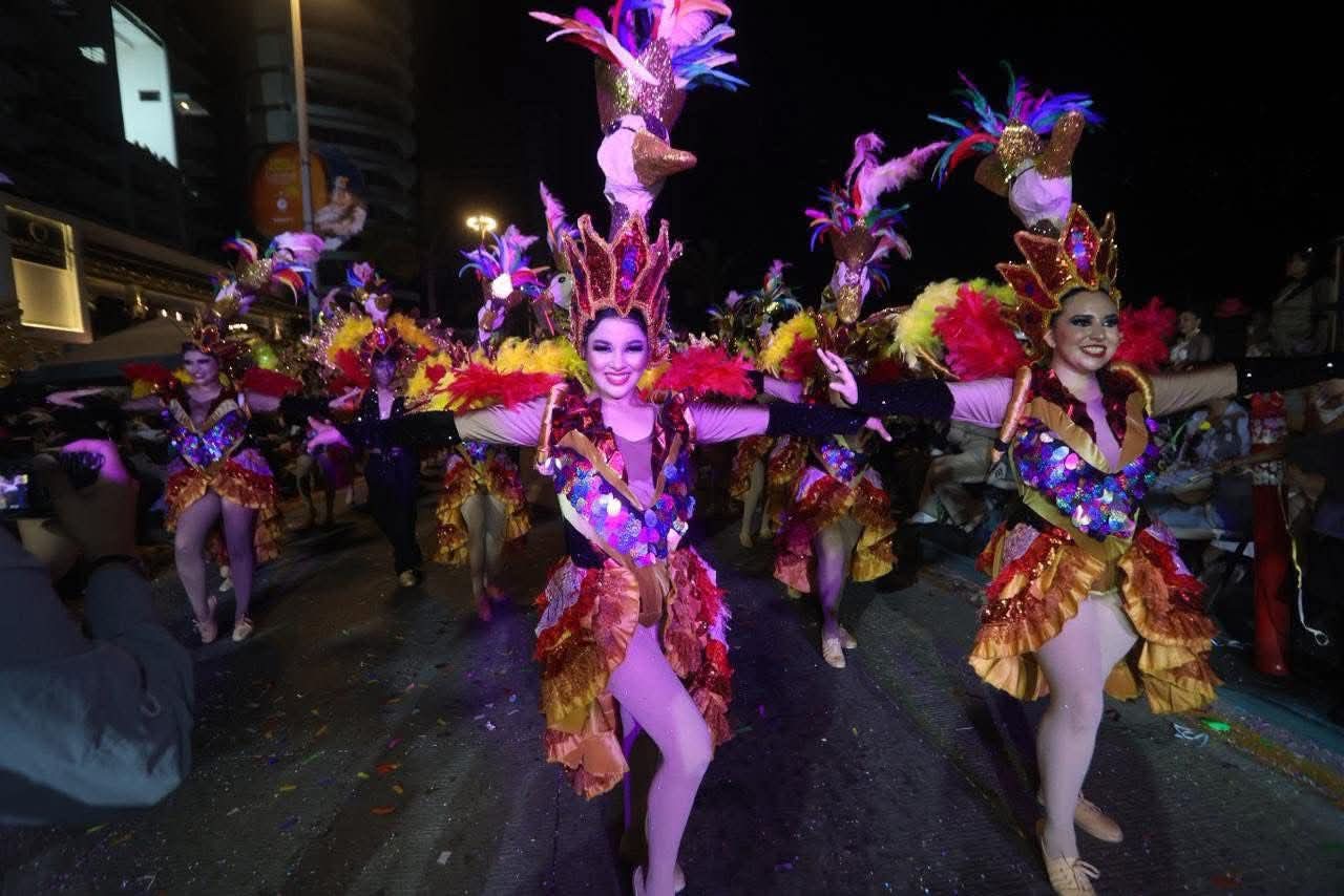 Cultura Mazatlán premia a comparsas que participaron en desfiles del Carnaval