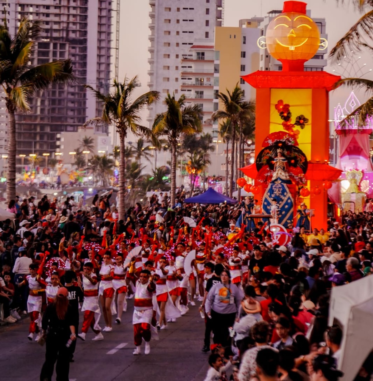 Cultura Mazatlán premia a comparsas que participaron en desfiles del Carnaval