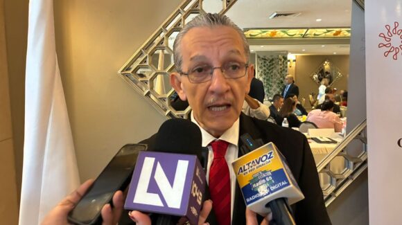 Cada vez más negocios en Los Mochis piden pago en efectivo y no en tarjeta