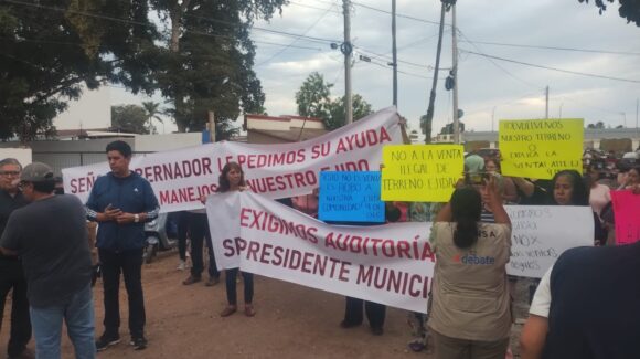 ¡Se encienden los ánimos! Vecinos del ejido 9 de Diciembre marchan y señalan a excomisariada por presunta venta de terrenos