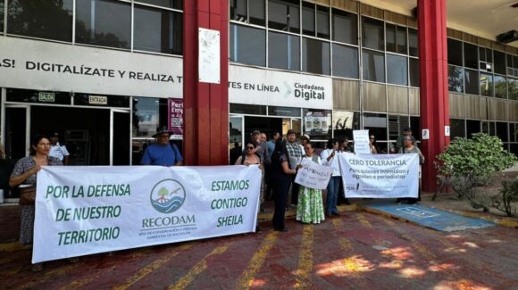 Protesta gremio periodístico y activistas en Mazatlán, Sinaloa, en respaldo a la periodista Sheila Arias