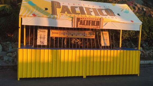 ¿Respetarán el precio? Venta de bote de cerveza en Olas Altas llega hasta los $30 en el Carnaval de Mazatlán, Sinaloa