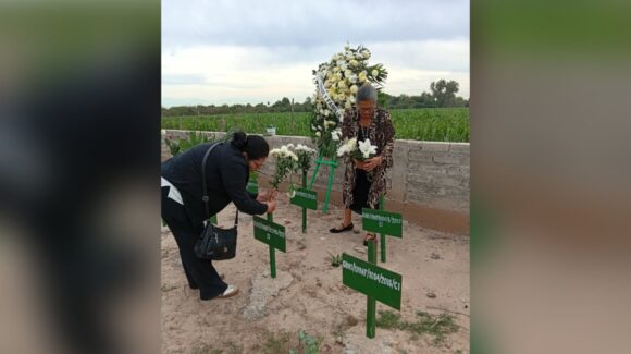Flores para los que no han sido identificados: Rastreadoras de Guasave, Sinaloa, dignifican El Infiernito