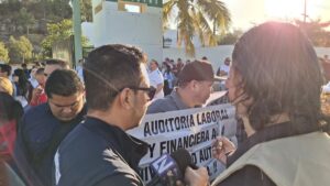 reclaman afectados de la reingenieria financiera de la UAS presentes en visita de sheinbaum pardo