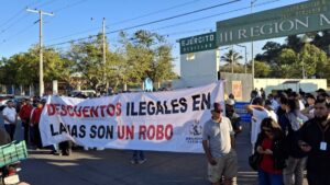 reclaman afectados de reingenieria financiera UAS presentes en visita de sheinbaum