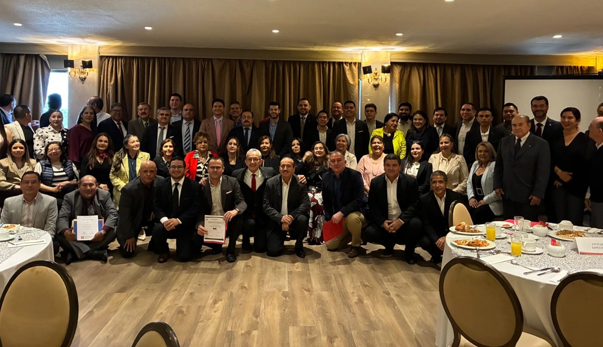 Reconocen a contadores públicos en Los Mochis