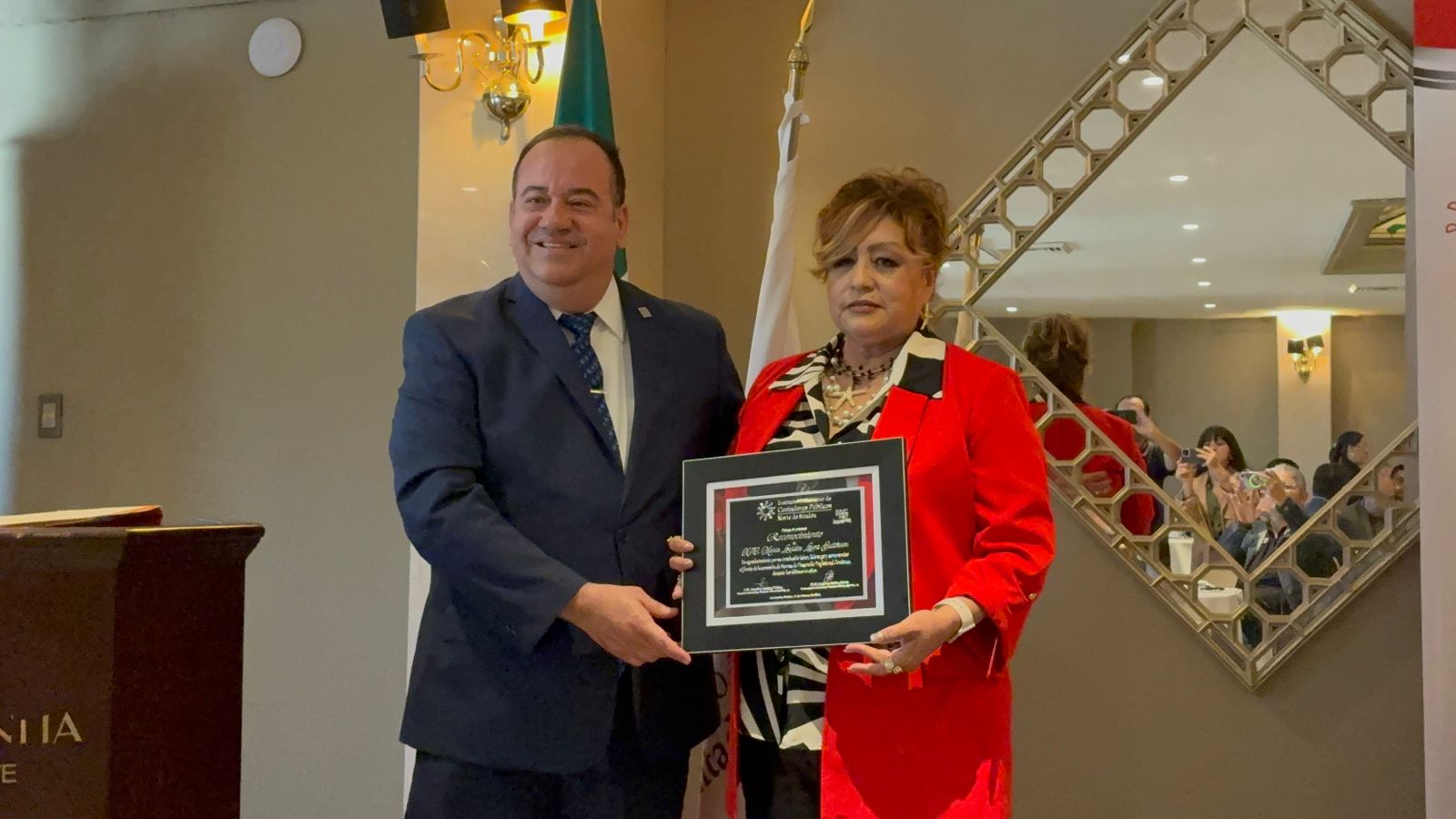 Reconocen a contadores públicos en Los Mochis