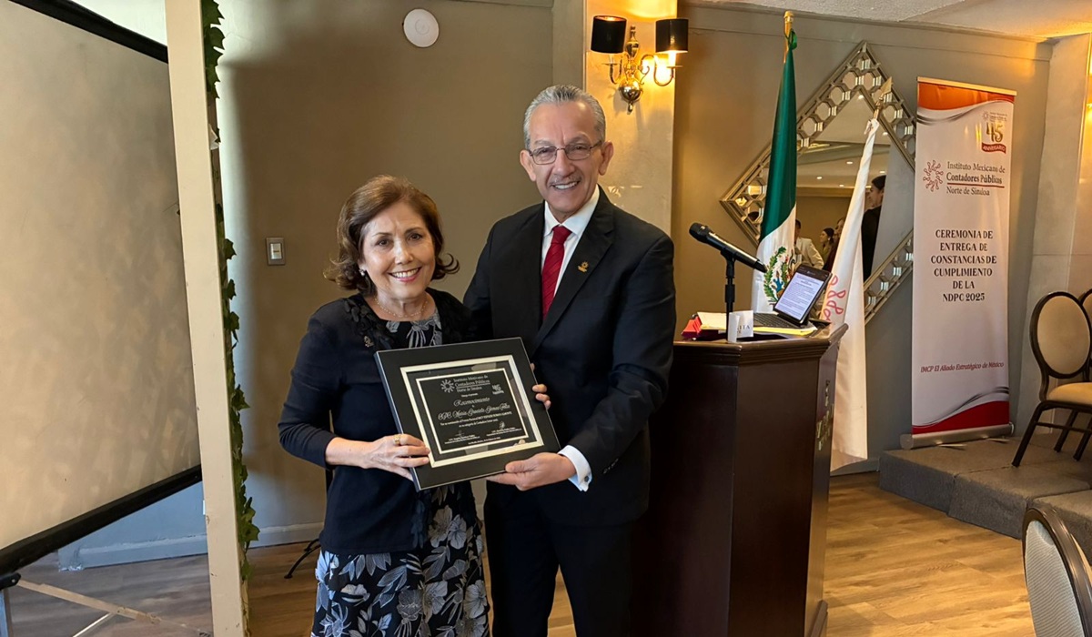 Reconocen a contadores públicos en Los Mochis