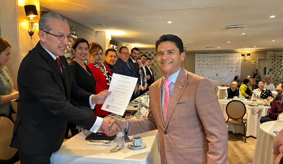 Reconocen a contadores públicos en Los Mochis