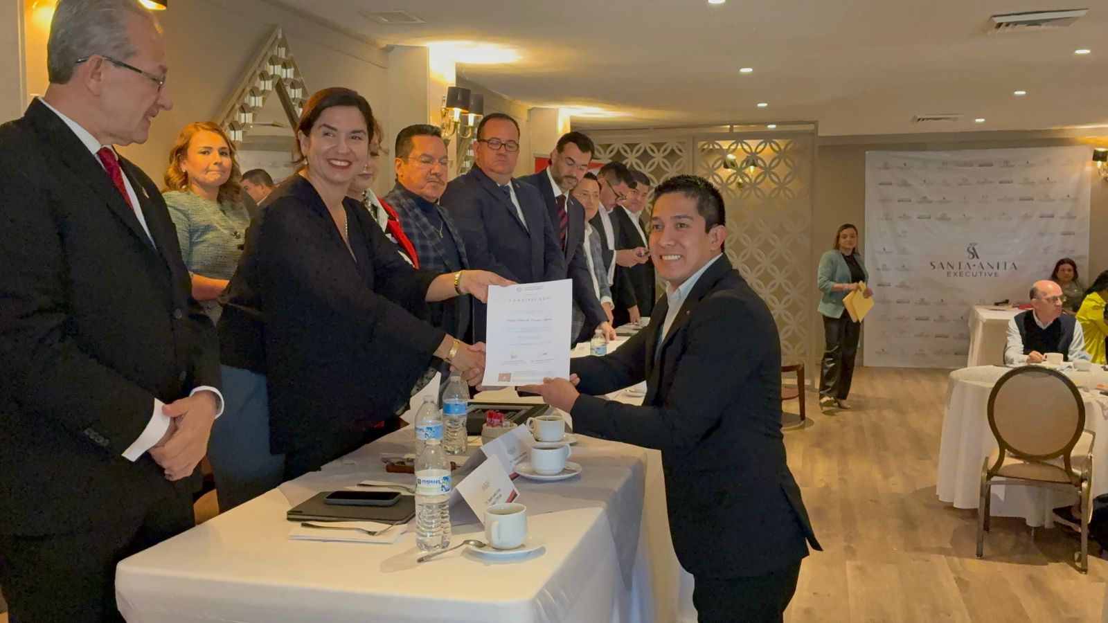 Reconocen a contadores públicos en Los Mochis