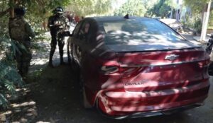 Aseguran vehículo con reporte de robo en Mazatlán