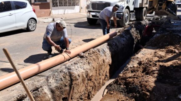 Renuevan drenaje en colonia Lomas del Mar de Mazatlán, Sinaloa, para frenar derrames de aguas residuales