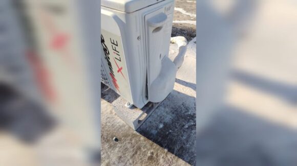 Ola de robo de cable deja sin minisplit a vecinos en Los Mochis, Sinaloa; ladrones aprovechan penumbra por falta de alumbrado público