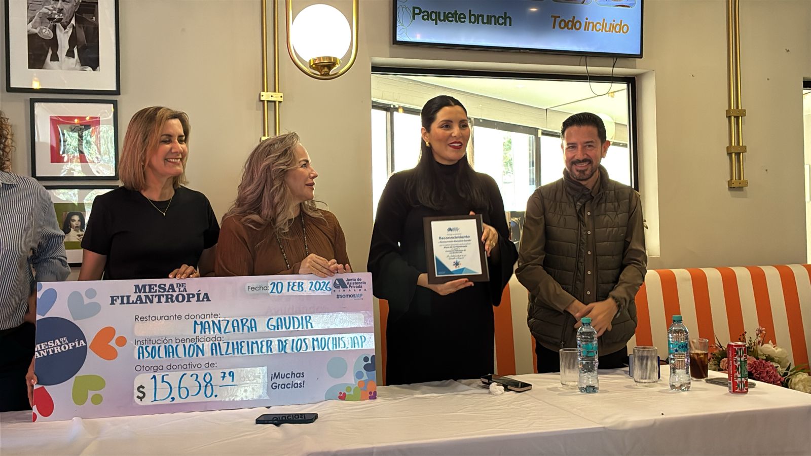 Restaurante Manzara entrega donativo a Asociacion Alzheimer de Los Mochis