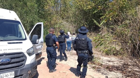 Rastreadoras localizan restos óseos cerca de panteón en San Ignacio, Sinaloa