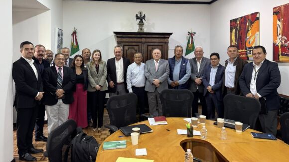Acuacultores son recibidos en Palacio Nacional; establecen acercamientos contra contrabando del camarón
