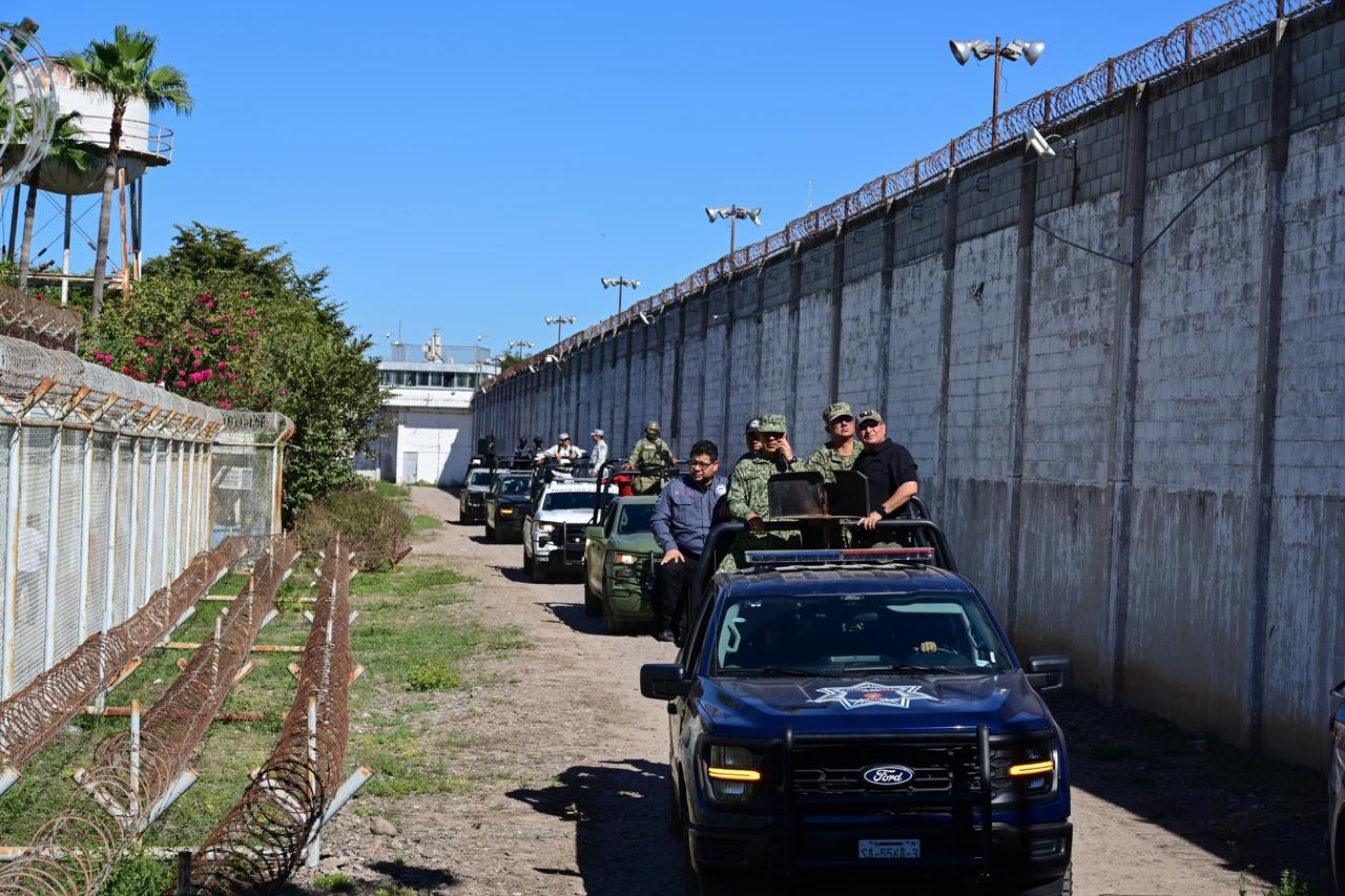 Reunión de autoridades sobre operativo de emergencias en el penal de Aguaruto, en Culiacán