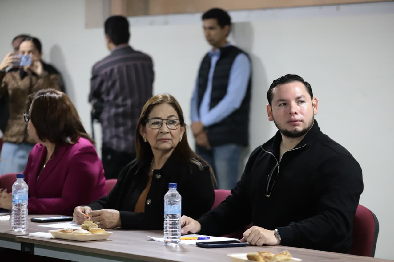 Reunión del ayuntamiento de Guasave con la congregación María Trinitaria