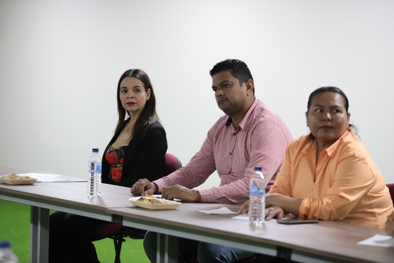 Reunión del ayuntamiento de Guasave con la congregación María Trinitaria