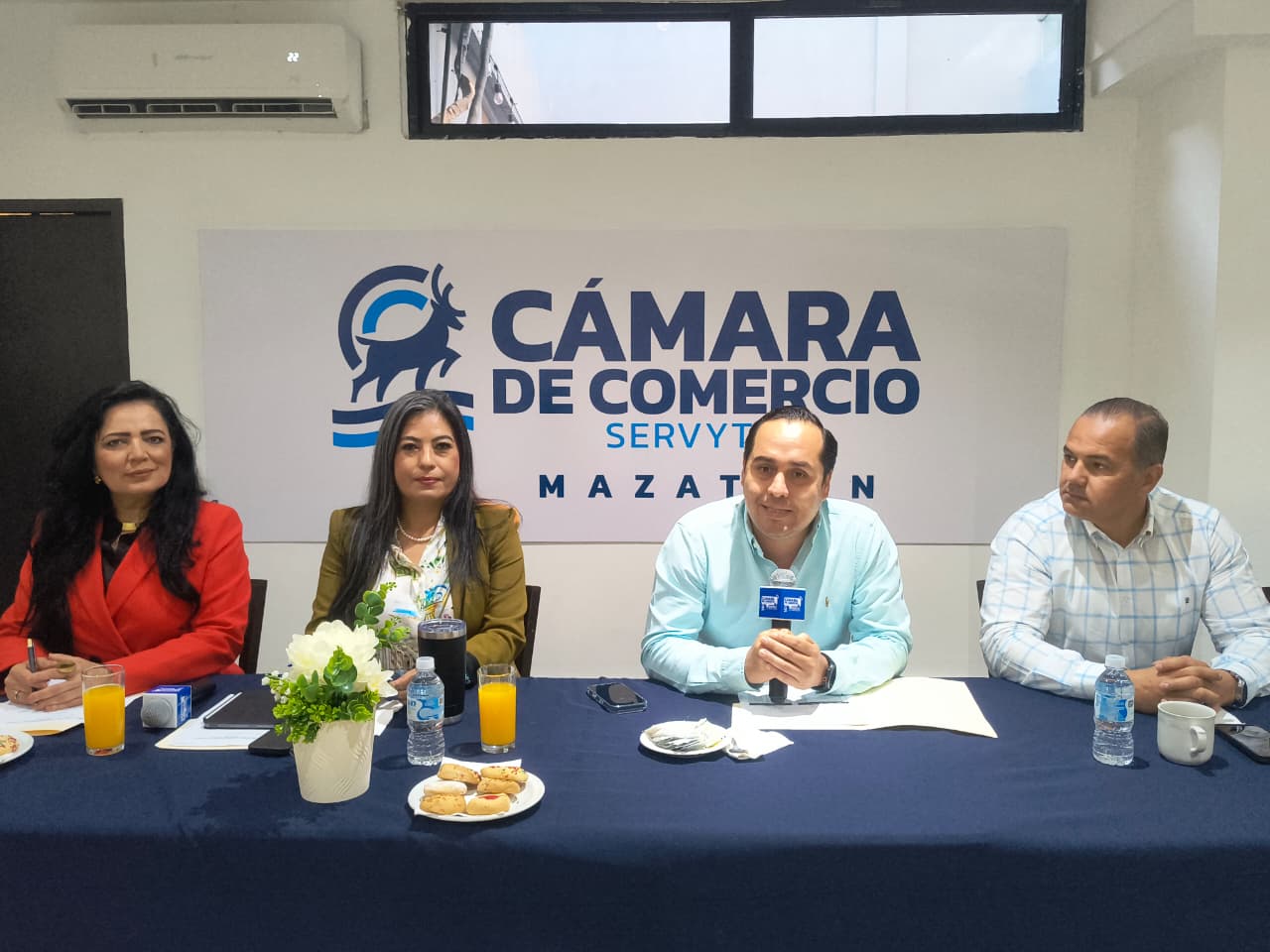 Reunión entre personal de Canaco y Ayuntamiento en Mazatlán