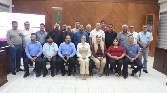 Reciben en la Sala de Cabildo al gremio transportista de Mazatlán, Sinaloa, para escuchar sus inquietudes