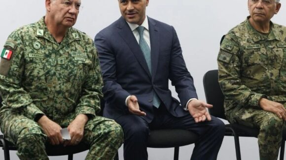 Confirma Sheinbaum visitas de mandos militares y García Harfuch a Estados Unidos