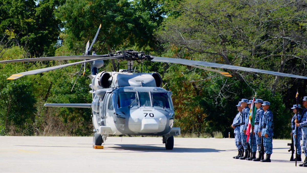 rinde protesta edgar campos como comandante de la base aerea militar no10 en culiacan helicoptero