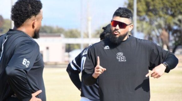 El sinaloense Roberto Osuna ya entrena en Japón con los Softbank Hawks para la temporada 2026