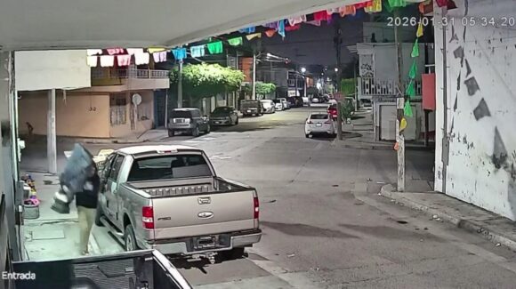 Se ‘embolsa’ a un San Judas Tadeo y robo queda videograbado en la Reforma de Mazatlán, Sinaloa