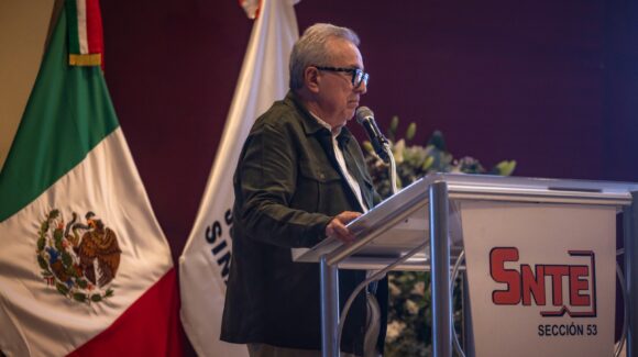 Con entrega de bases, el gobernador Rocha y autoridades sindicales brindan certeza laboral a trabajadores del SNTE 53