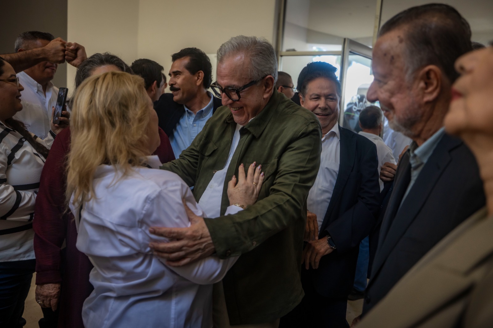 Rocha Moya entrega bases a trabajadores del SNTE 53