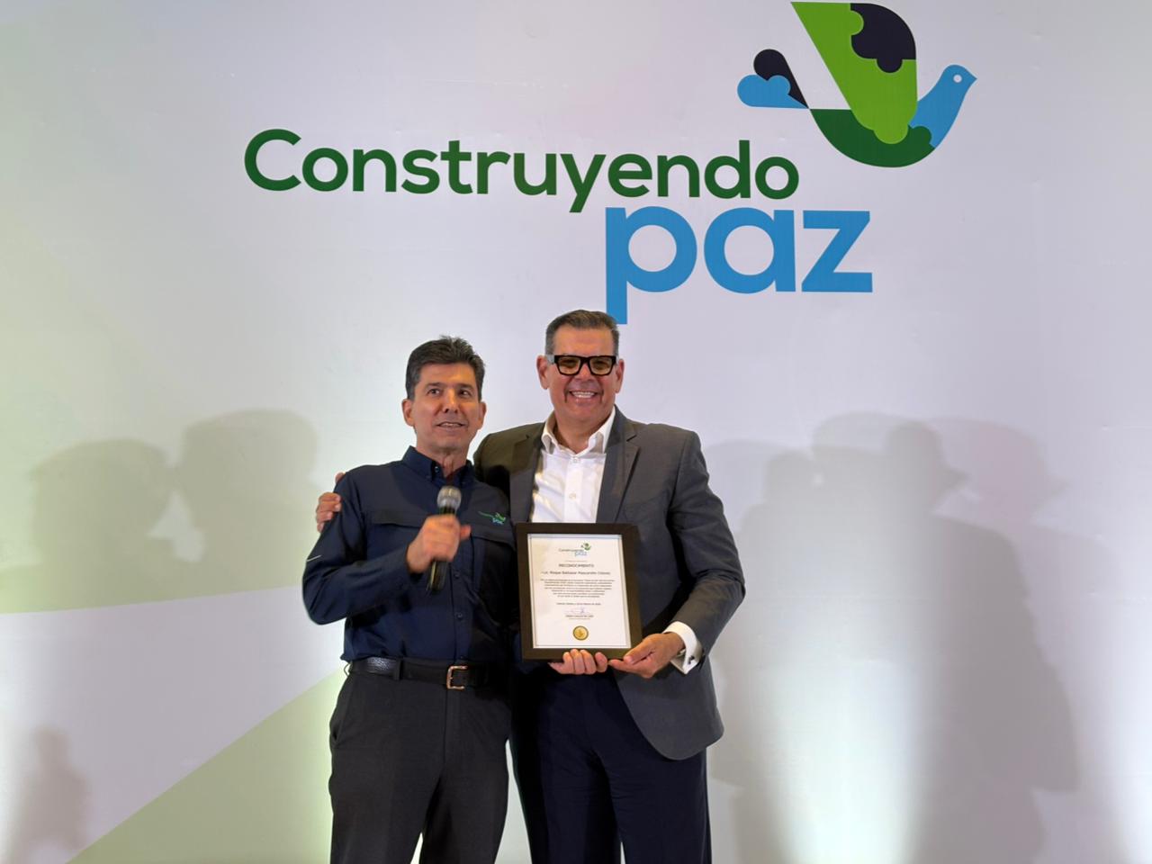 Roque Mascareño, presidente de la JAP Sinaloa, brinda conferencia en el Foro de Paz