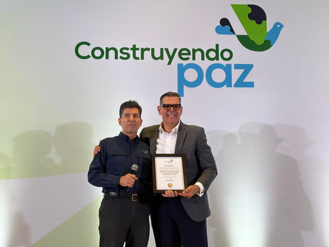 Roque Mascareño, presidente de la JAP Sinaloa, brinda conferencia en el Foro de Paz