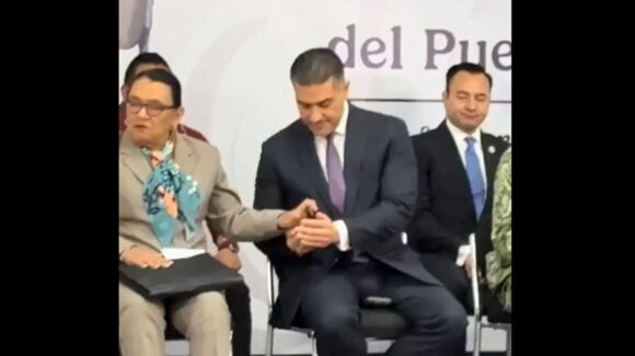 Video: Integrantes del gabinete de Sheinbaum rolaron dulces en una ‘mañanera’